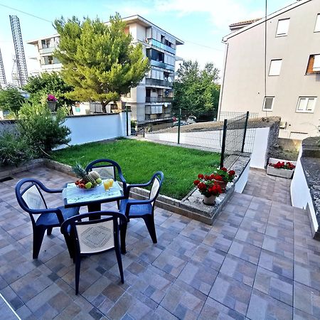 Parun Apartment Pula Luaran gambar