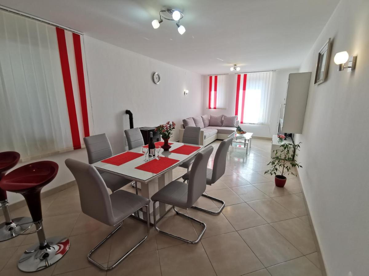 Parun Apartment Pula Luaran gambar