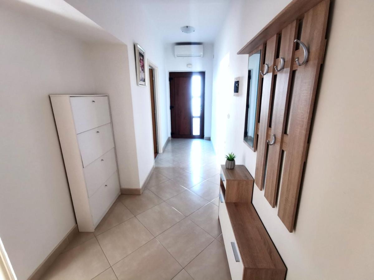Parun Apartment Pula Luaran gambar