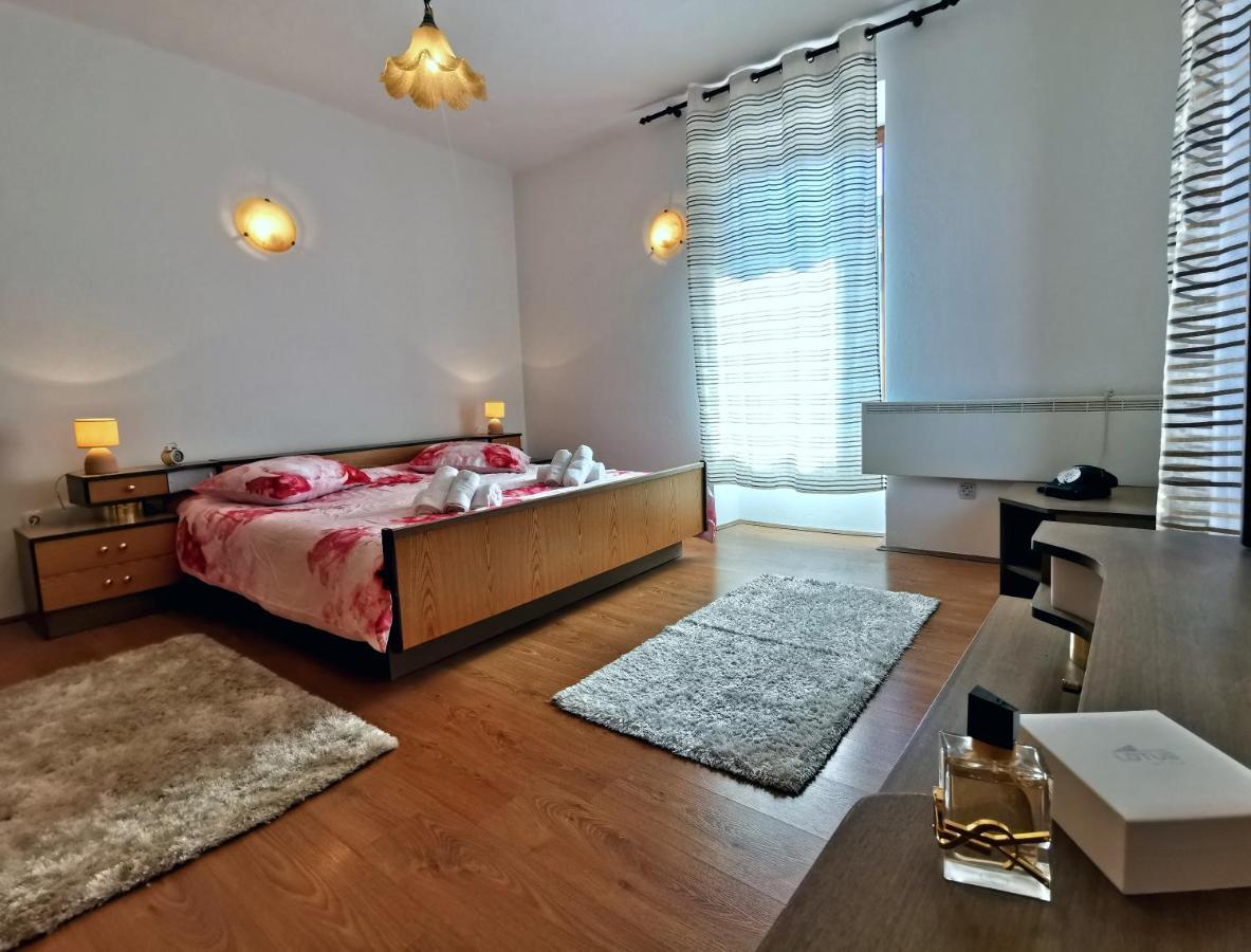 Parun Apartment Pula Luaran gambar