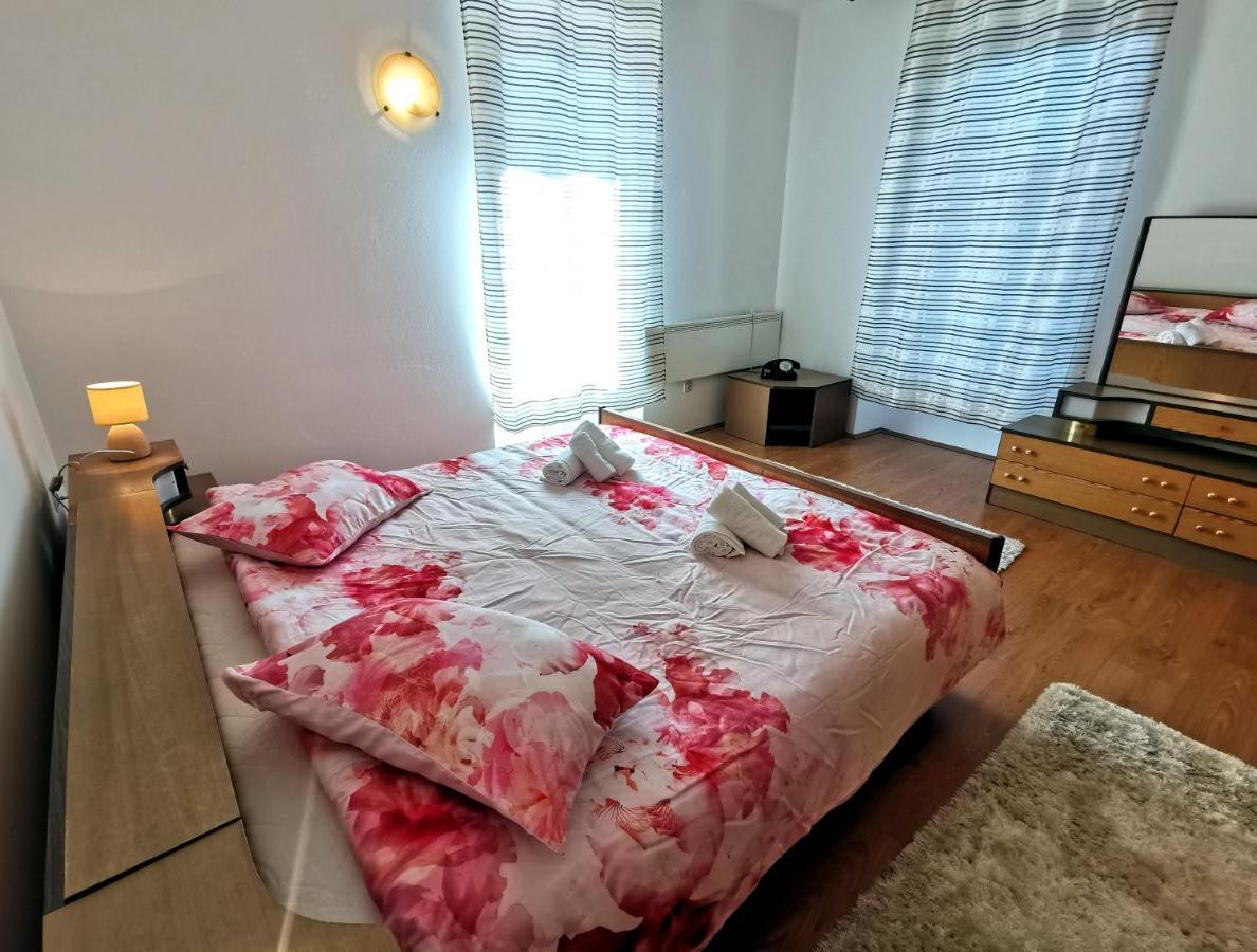 Parun Apartment Pula Luaran gambar